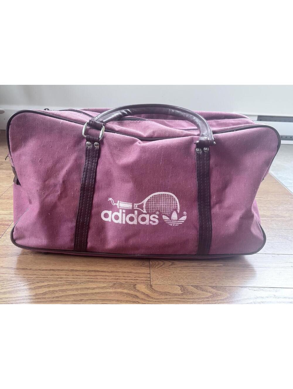 🚨 Rare Vintage Adidas Bag 🔥 Burgundy Duffle – Streetwear Essential